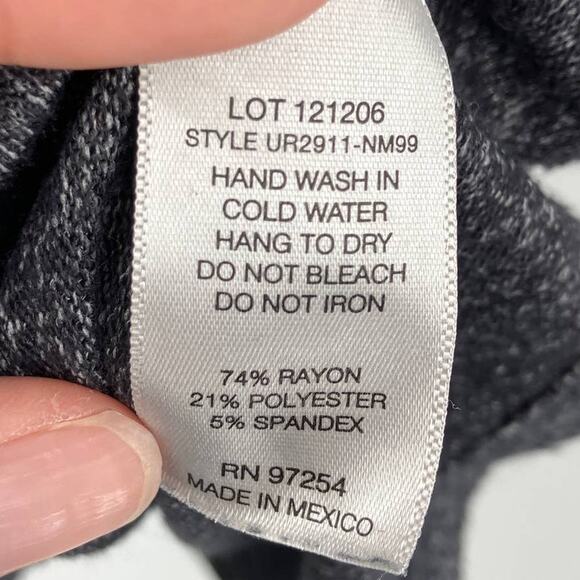 One Clothing Los Angeles Gray White Lightweight Mock Neck T-Shirt Swing Dress - Picture 5 of 6